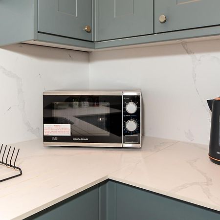 2-Bedroom Victorian Apartment In Kensington ลอนดอน ภายนอก รูปภาพ