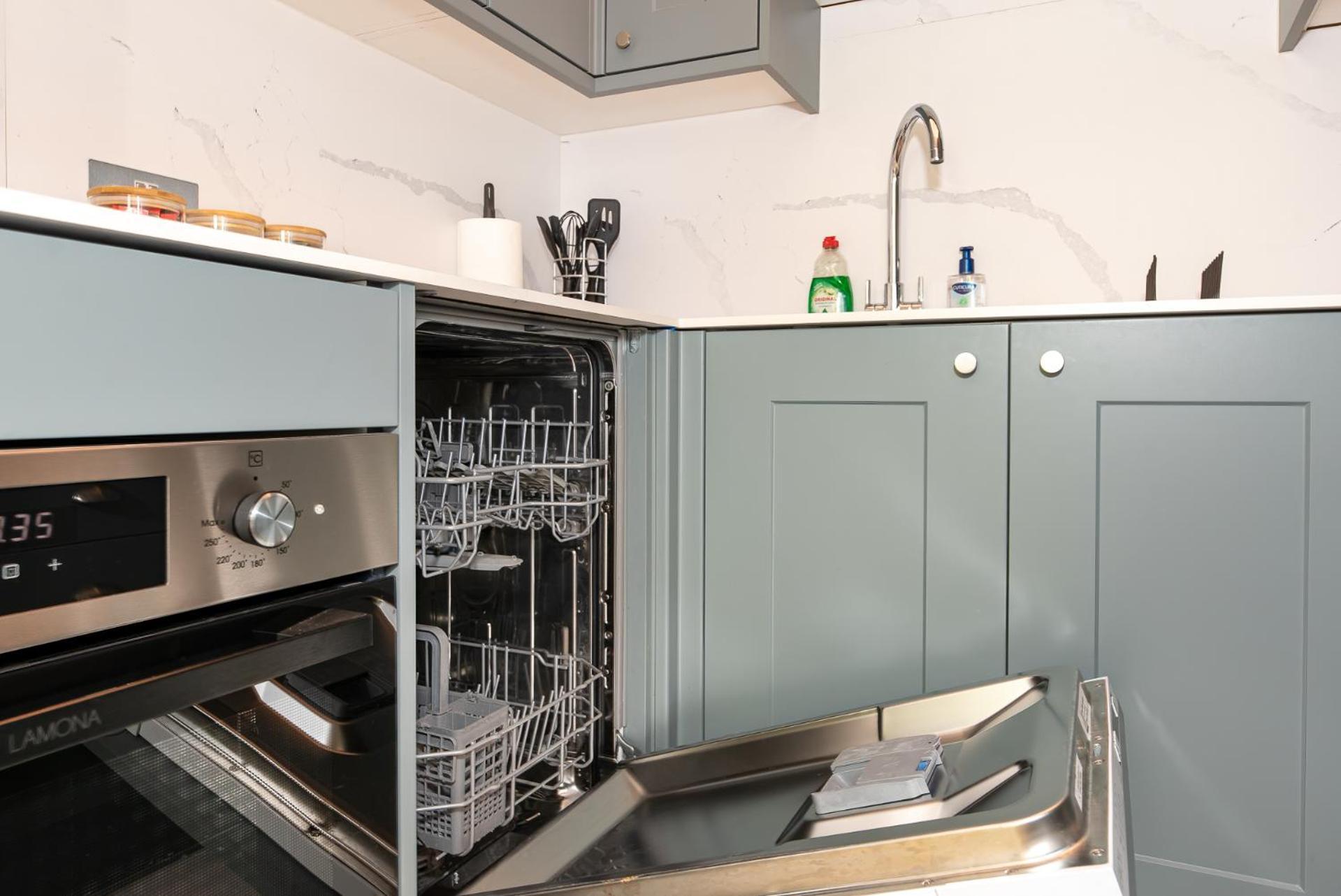 2-Bedroom Victorian Apartment In Kensington ลอนดอน ภายนอก รูปภาพ