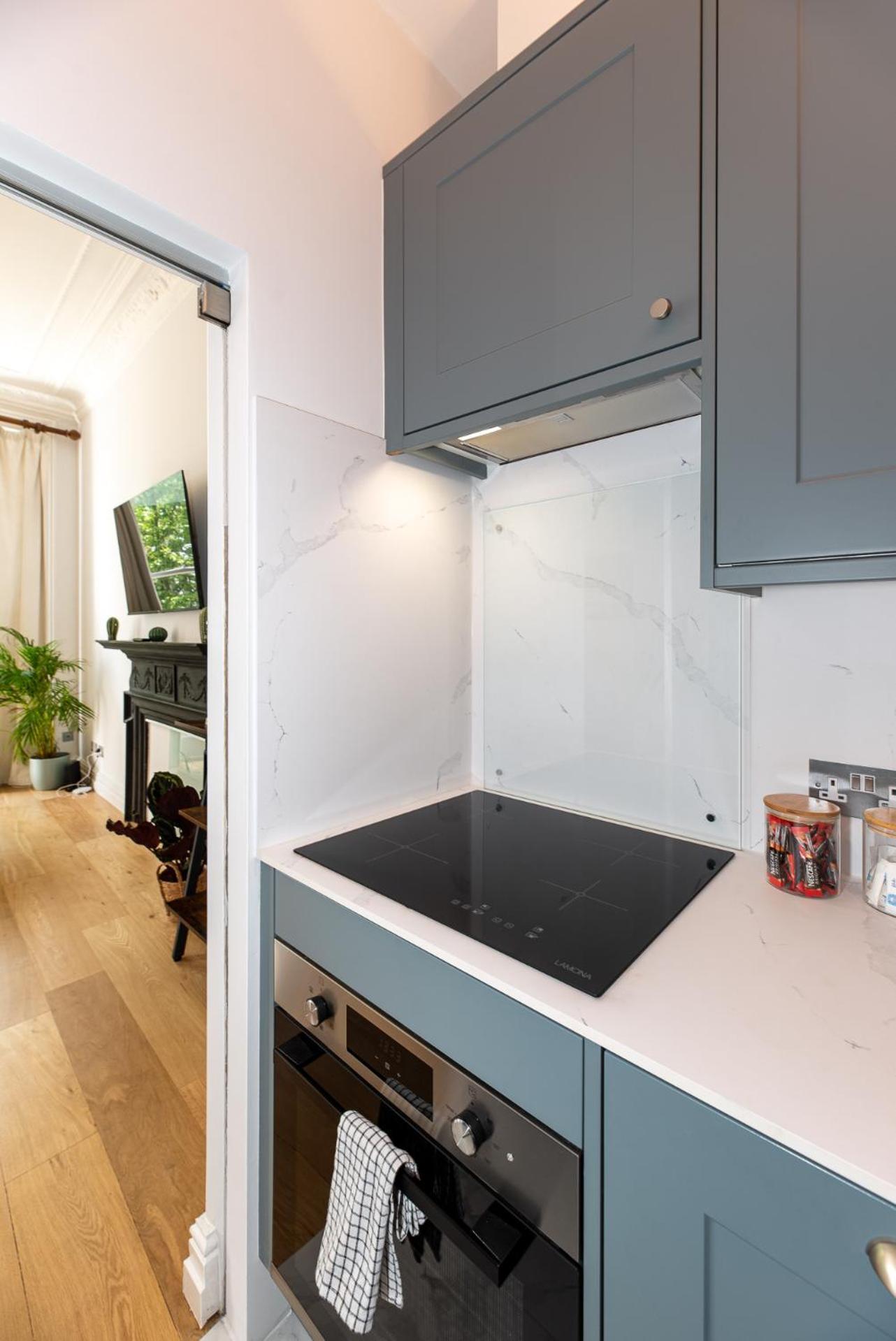 2-Bedroom Victorian Apartment In Kensington ลอนดอน ภายนอก รูปภาพ