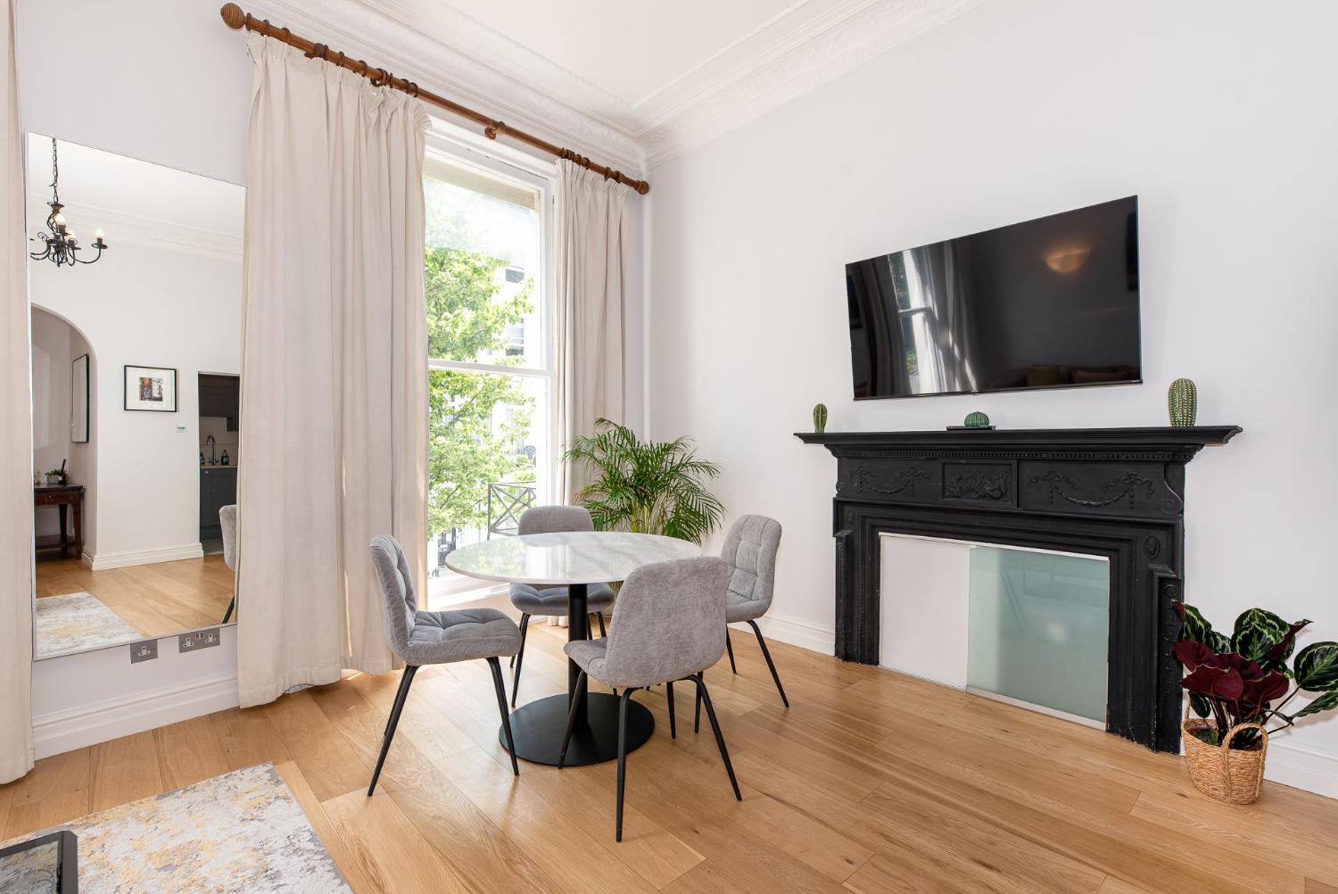 2-Bedroom Victorian Apartment In Kensington ลอนดอน ภายนอก รูปภาพ