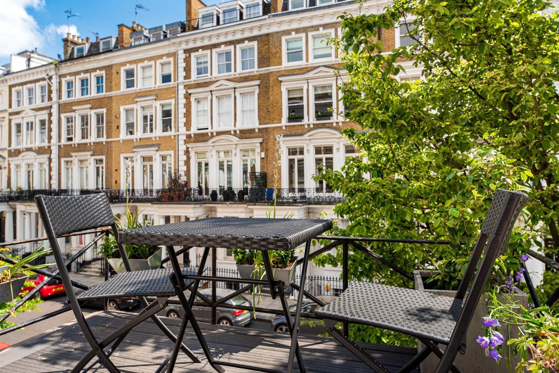 2-Bedroom Victorian Apartment In Kensington ลอนดอน ภายนอก รูปภาพ