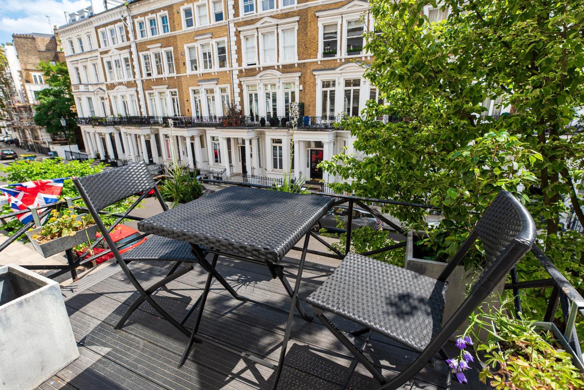 2-Bedroom Victorian Apartment In Kensington ลอนดอน ภายนอก รูปภาพ